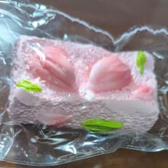 桜のケーキのスクイーズのサムネイル