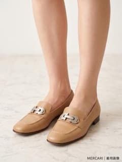 Salvatore Ferragamo ローファー ベージュのサムネイル