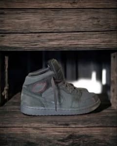 NIKE AIRJORDAN1スニーカー ブラック メンズ　ハイカット　超美品のサムネイル