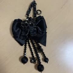 アンテプリマの黒いリボンとビーズのバッグチャームのサムネイル