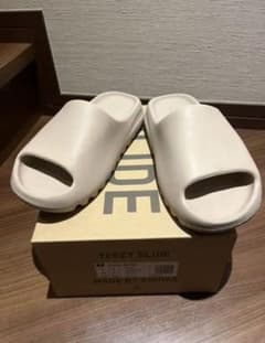 yeezy slidのサムネイル