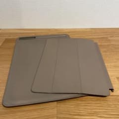 Apple純正　iPad 10.2　レザースマートカバーのサムネイル