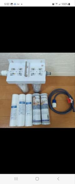 浄水器と予備のカートリッジのセットのサムネイル