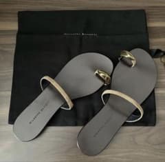 GIUSEPPE ZANOTTI 親指プレートサンダル 38 GIUSEPPE ZANOTTI オヤユビプレートサンダル ベージュ37 - メルカリ