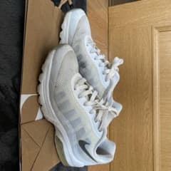 NIKE スニーカー　レディースのサムネイル