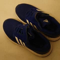 【adidas】キッズ マジックテープ スニーカー 19cmのサムネイル