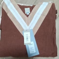 新品未使用　タグつき　TATAMIZE ブラウン Vネックリネンシャツ Mのサムネイル