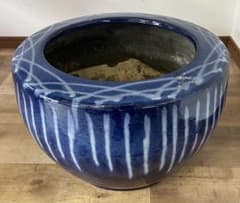 【昭和レトロ】大型 火鉢 45cm 紺地 白縞模様 メダカ鉢 睡蓮鉢 鉢カバー 昭和レトロ】大型 火鉢 45cm 紺地 白縞模様 メダカ鉢 睡蓮鉢 鉢カバー