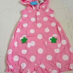 新品タグ付き。イチゴロンパースのサムネイル