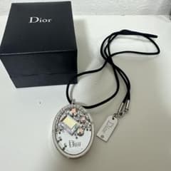 希少限定品】Dior クリスタル ボレアル リップグロスペンダント - メルカリ