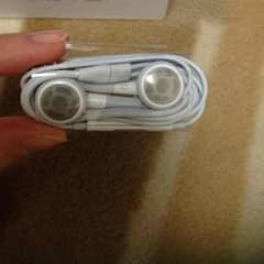 iPhone4s付属イヤホンのサムネイル