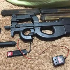 電動ガン P-90  18歳対象 セットのサムネイル