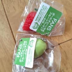 FANS ボールチェーン付き フルーツフィギュア リアル　食品サンプル　いちご