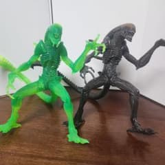 BIG！】エイリアン フィギュアセット 緑と黒 - メルカリ