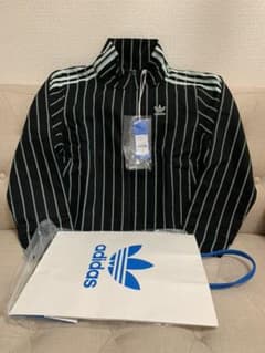 新品❣️adidasのジャケット。のサムネイル