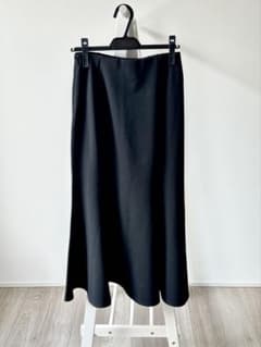 【メルカリ市期間限定】GU⭐︎ カットソーマーメイドロングスカートのサムネイル