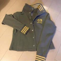 adidasアディダスのきれいめジャンパーのサムネイル