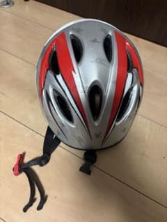 子供用自転車ヘルメット シルバーと赤 54-58cmのサムネイル