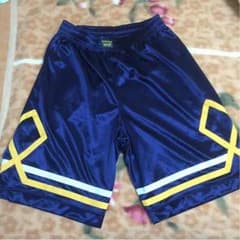 バスケパンツ 紺色で、結構大きめのLサイズ！1回しか付けていない、新品同然！のサムネイル