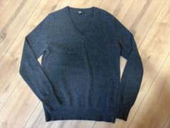 UNIQLO カシミヤ100% Vネックニット ダークグレー　Mサイズのサムネイル