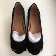 アグ　パンプス 黒のサムネイル