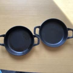 ｛最終値下げ｝STAUB ラウンドディッシュ16センチ　２枚セットのサムネイル