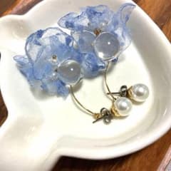 ブルーオーガンジー フラワー パール ピアスのサムネイル