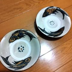 沖縄の女性陶芸作家 宮城須美子さんの中皿 魚2匹 2枚まとめて！ - メルカリ