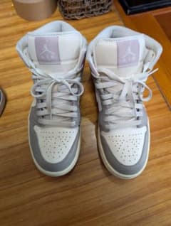 NIKE AIR JORDAN 1 MID ハイカット スニーカーのサムネイル