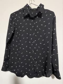 UNIQLO 黒　長袖シャツのサムネイル