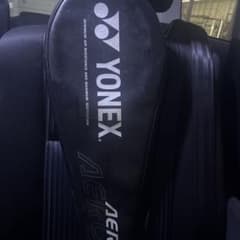 ヨネックスAEROTUS60バドミントンラケット