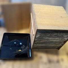 アンティークお膳10枚　木製　漆塗り　沈金お膳　漆器 木箱入り アンティークお膳10枚 木製 漆塗り 沈金お膳 漆器 木箱入り - メルカリ