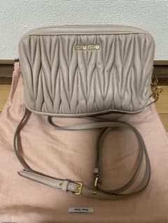 【美品】MIU MIUショルダーバッグ　ピンクのサムネイル