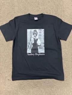 オードリーヘプバーン　フォトTシャツ　Sサイズ ブラックボディのサムネイル