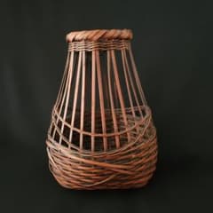 【油布昌伯】 掛花入 茶道具 竹細工 油布昌伯】 掛花入 茶道具 竹細工 - メルカリ