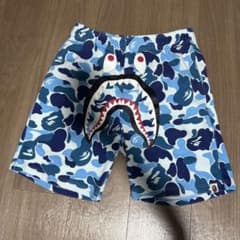 A BATHING APE カモ柄 シャーク ショートパンツのサムネイル
