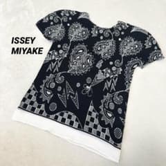 美品✨ISSEY MIYAKE me プリーツ　半袖　カットソー　ハート柄　黒色 美品✨ISSEY MIYAKE me プリーツ 半袖 カットソー ハート柄 黒色 | Mercari