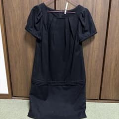 半袖 ひざ丈ワンピース ブラック Mサイズのサムネイル