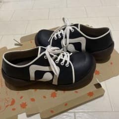 1回履きました。　そのため裏面はスレてます。表面は傷ありません。のサムネイル