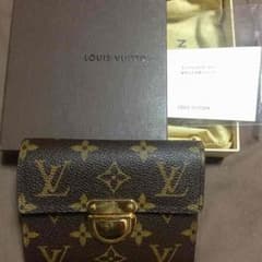 LOUIS VUITTON 財布のサムネイル