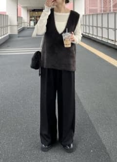 バックスリットエコファーVネックベストのサムネイル
