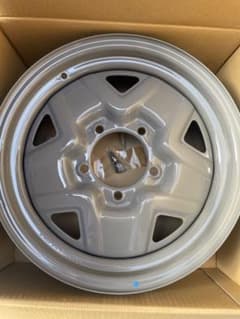 新品　ジムニー　純正　16インチカラードスチールホイール　バルブ付き　4本 新品 ジムニー 純正 16インチカラードスチールホイール バルブ付き 4本