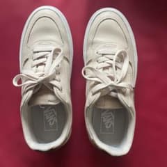 VANS シューズ　薄いピンク色にピンクゴールドの線入りのサムネイル