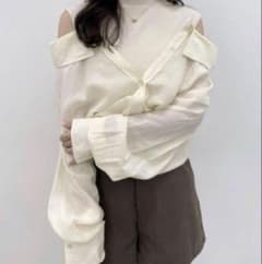 オフショルダー 長袖シャツ ニット アイボリー Heatherのサムネイル