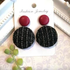 ツイード調ラウンドピアス/イヤリング レッド×ブラック(ハンドメイド