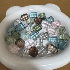 クリスタ形ガラスビーズ　30個セットのサムネイル