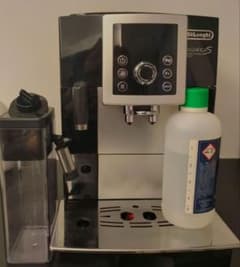 デロンギ　マグニフィカSカプチーノ　スマート　全自動エスプレッソマシン 箱ありのサムネイル