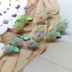 【29】アクリルビーズ フラワー チャーム コネクター ハンドメイドのサムネイル