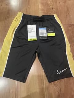新品未使用　ナイキ  ハーフパンツ　140のサムネイル