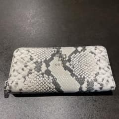 GUESS パイソン柄 長財布のサムネイル